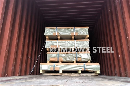 Laden, Sichern und Versenden von Aluminiumblechen